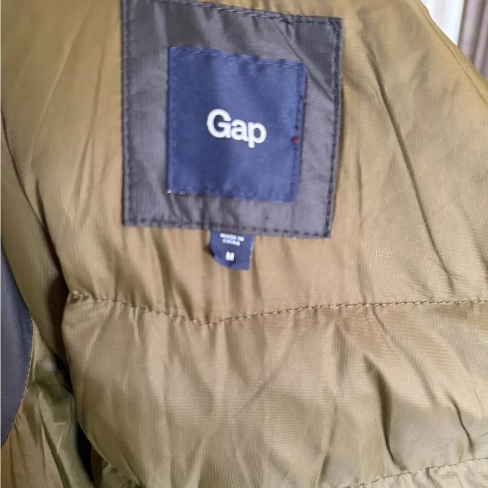 Gap Puffer Vest Men's Large Black Down filled Mock Neck Pockets Full Zip Hooded